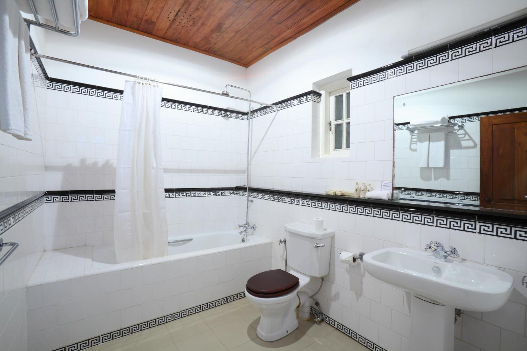 The Sanctuary At Tissawewa Hotel Anuradhapura Buitenkant foto