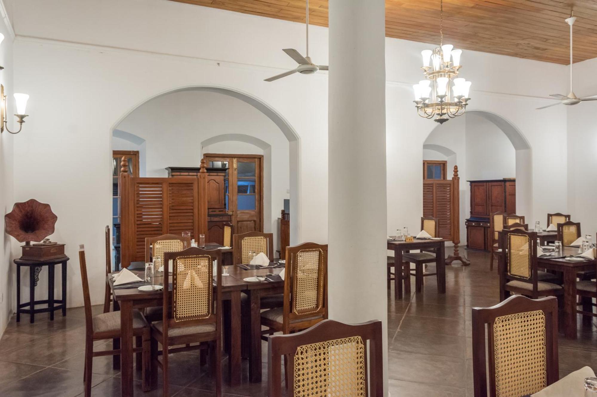 The Sanctuary At Tissawewa Hotel Anuradhapura Buitenkant foto