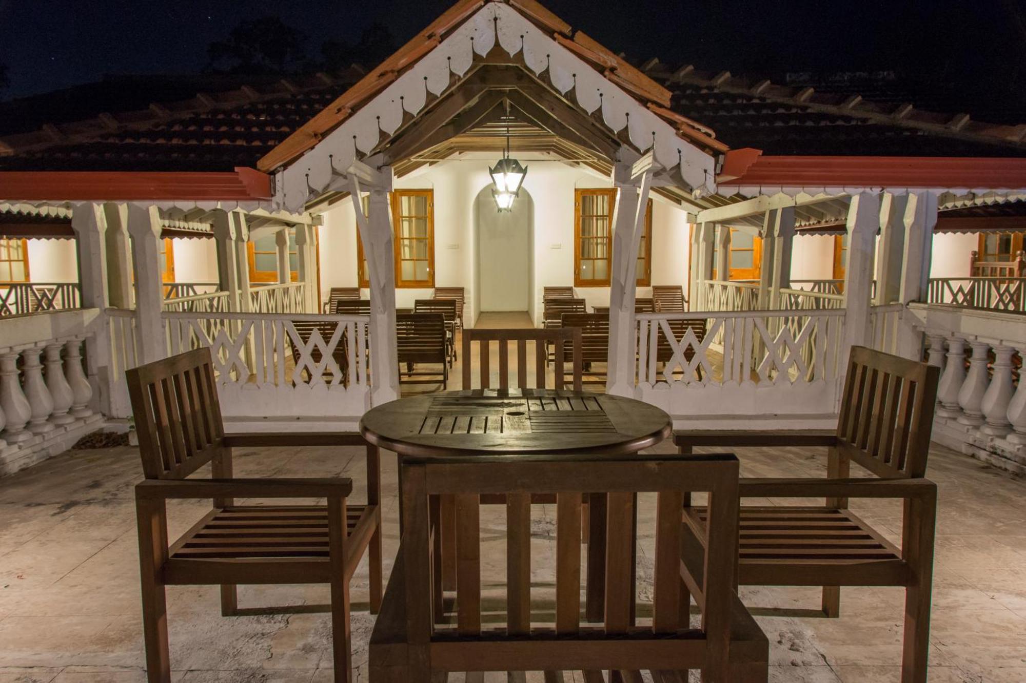 The Sanctuary At Tissawewa Hotel Anuradhapura Buitenkant foto