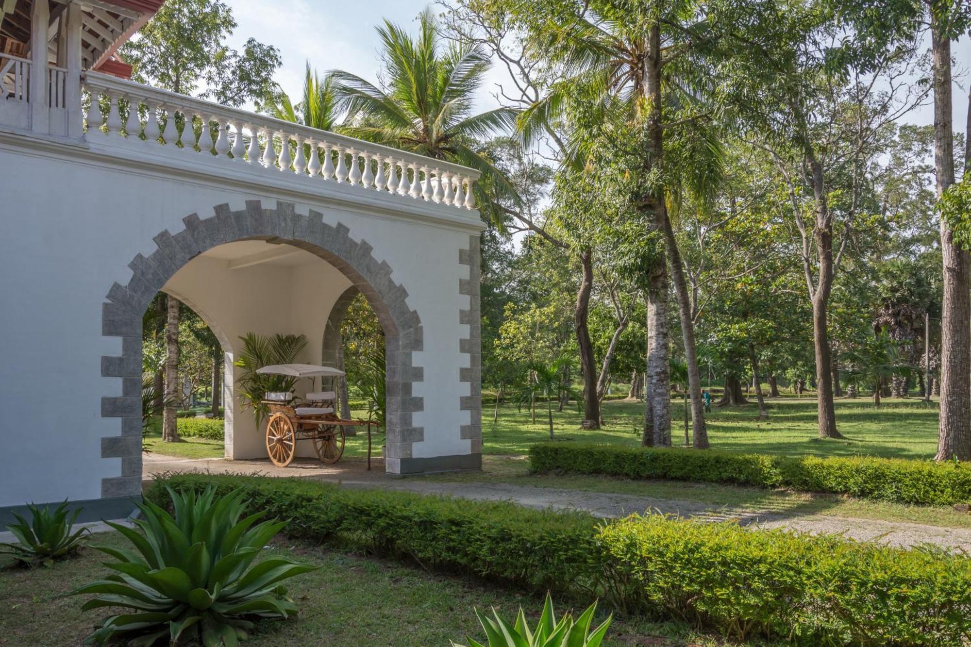 The Sanctuary At Tissawewa Hotel Anuradhapura Buitenkant foto